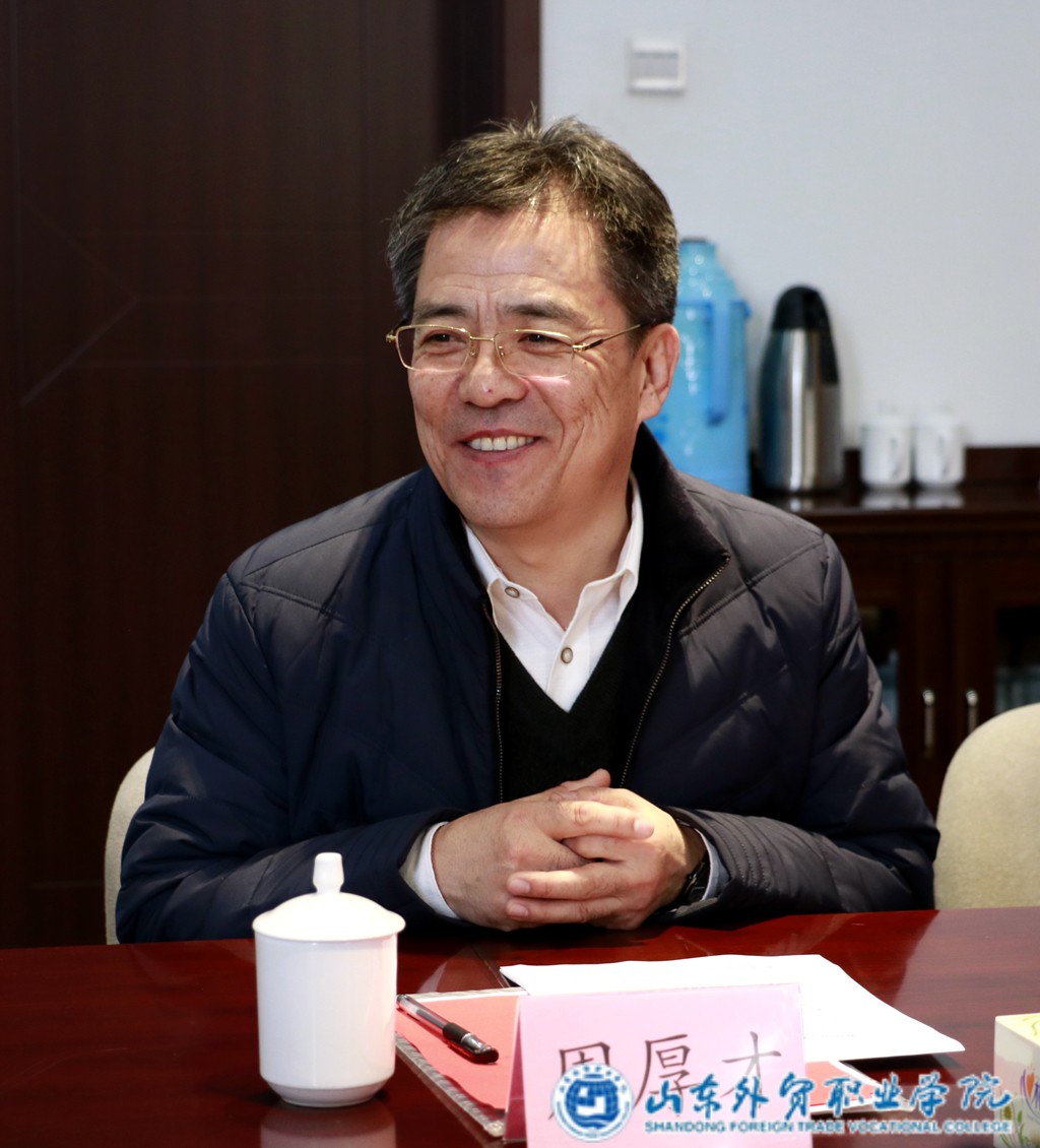 青島市中高職空中乘務(wù)專(zhuān)業(yè)辦學(xué)聯(lián)盟籌備會(huì )在我院舉辦 (2).jpg